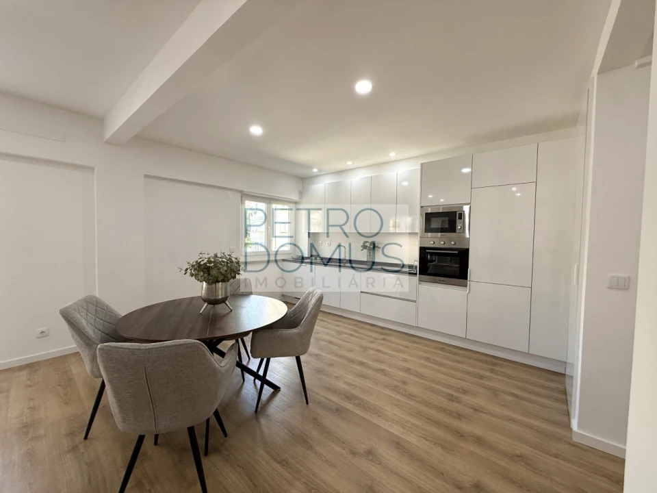 Apartamento T3 para Venda em Benfica Foto 2