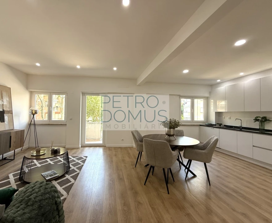Apartamento T3 para Venda em Benfica Foto 1