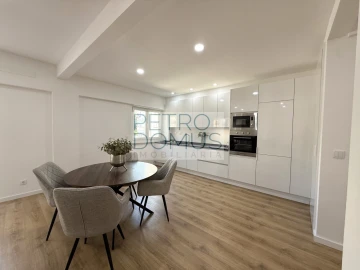 Apartamento T3 para Venda em Benfica