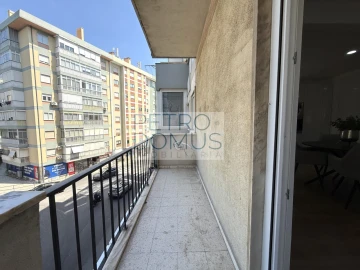 Apartamento T3 para Venda em Benfica