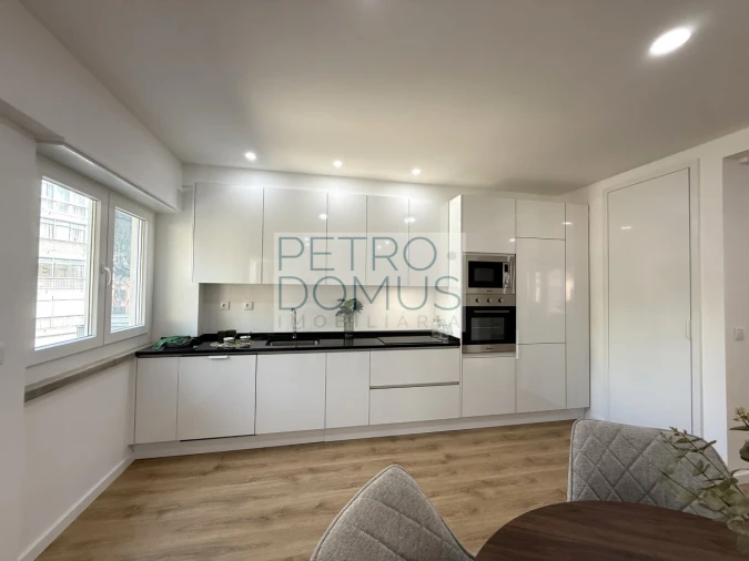 Apartamento T3 para Venda em Benfica Foto 4