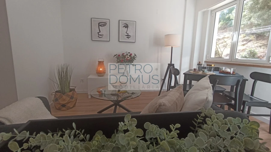 Apartamento T2 para Venda em Benfica Foto 5