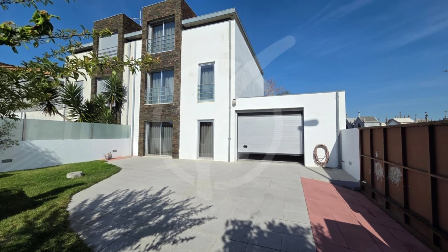 Moradia T4 para Venda em Apúlia e Fão