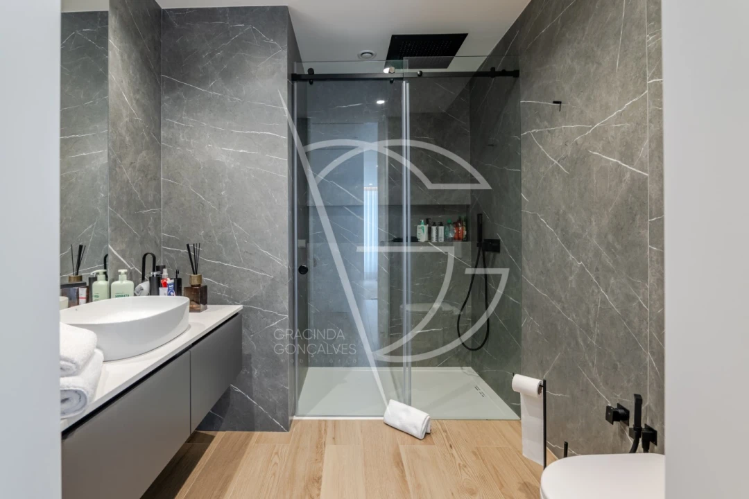 Apartamento T4 para Venda em Lordelo do Ouro e Massarelos Foto 34
