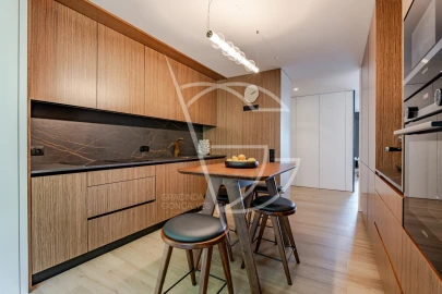 Apartamento T4 para Venda em Lordelo do Ouro e Massarelos