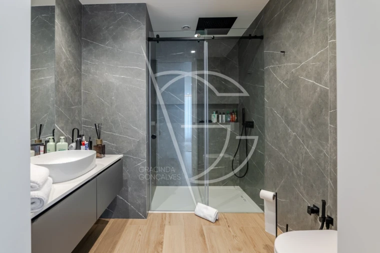 Apartamento T4 para Venda em Lordelo do Ouro e Massarelos Foto 34