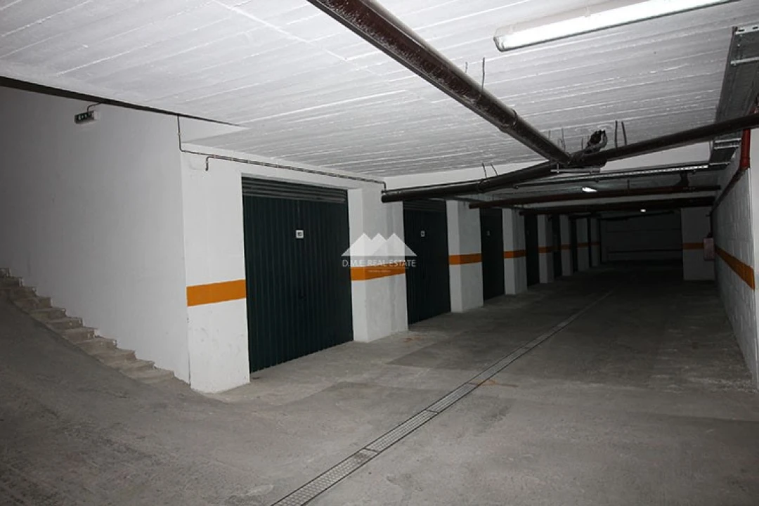 Garagem para Venda em Vila Real de Santo Antonio Foto 1