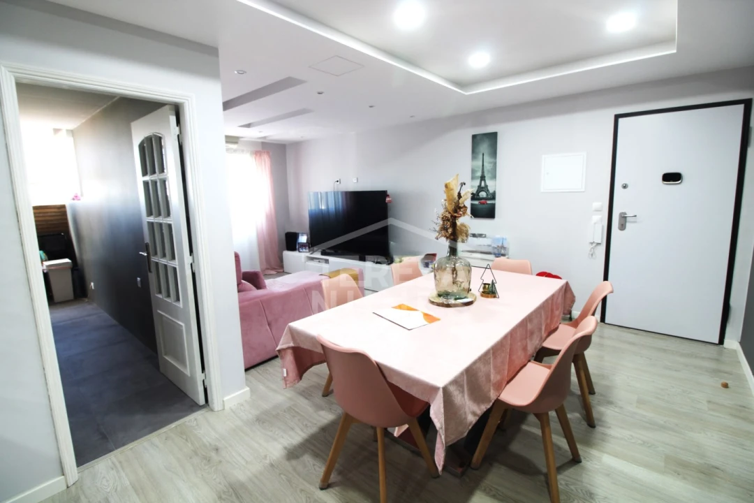 Apartamento T4 para Venda em Santo Antonio da Charneca Foto 2