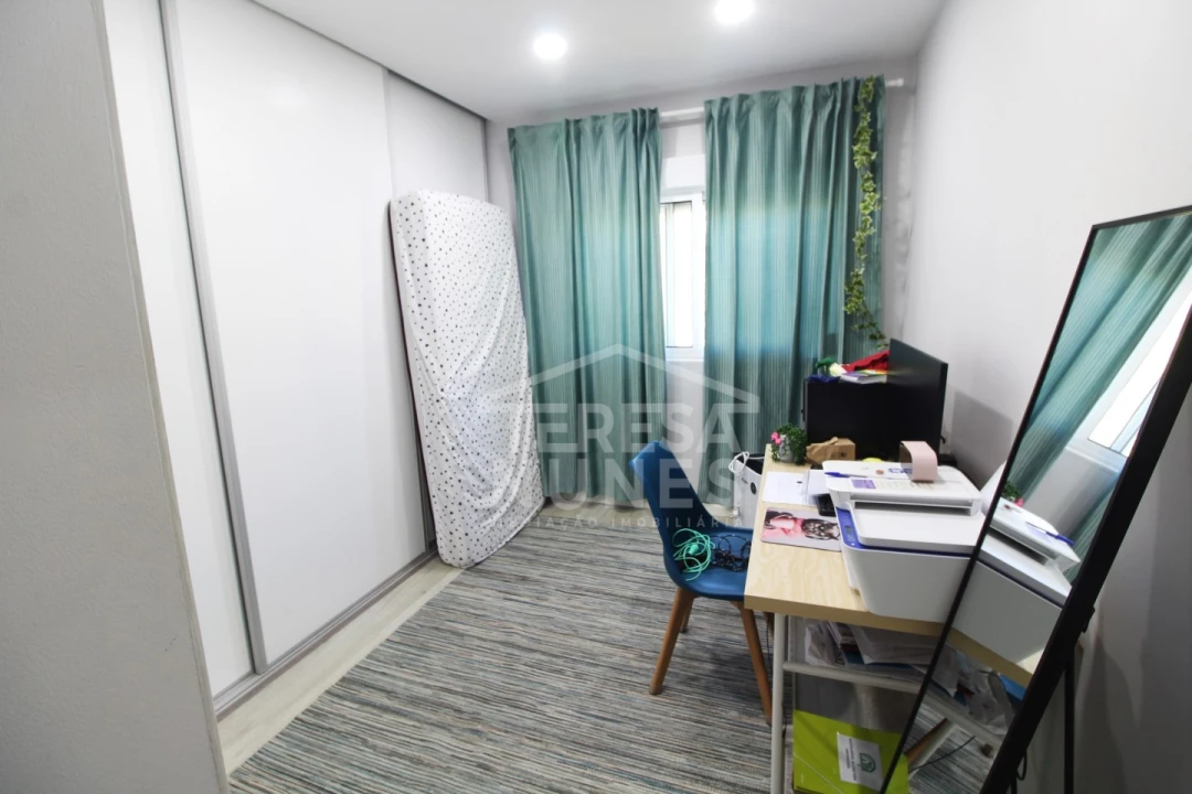 Apartamento T4 para Venda em Santo Antonio da Charneca Foto 15