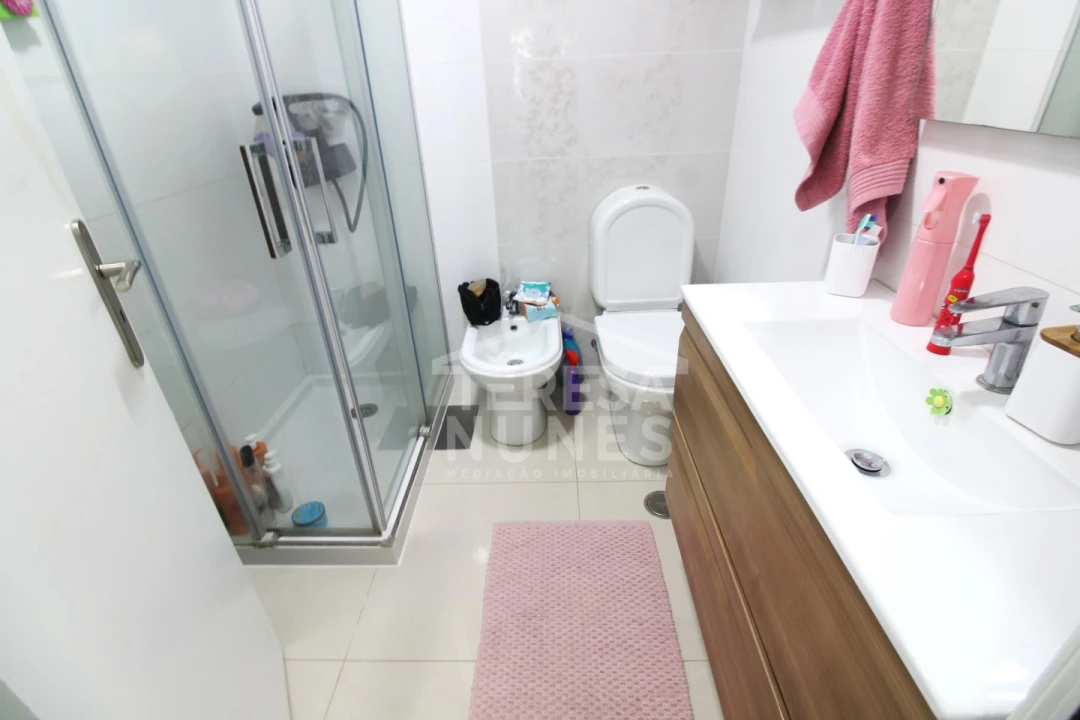 Apartamento T4 para Venda em Santo Antonio da Charneca Foto 17