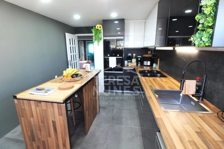 Apartamento T4 para Venda em Santo Antonio da Charneca Foto 6