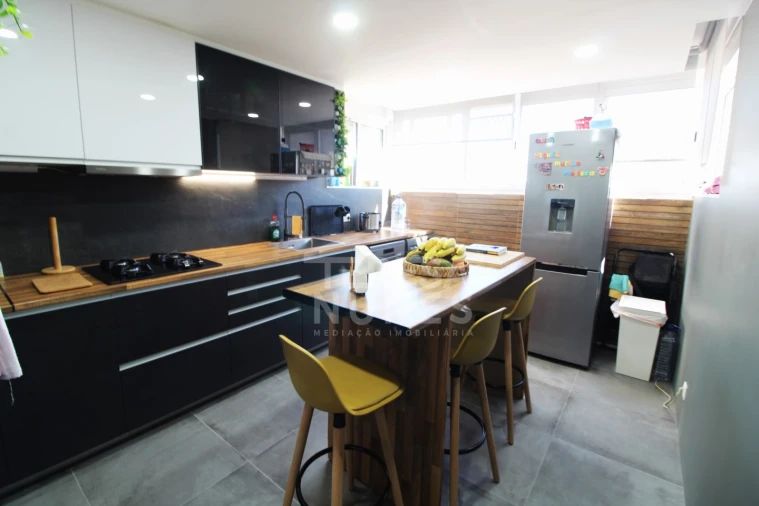 Apartamento T4 para Venda em Santo Antonio da Charneca Foto 7