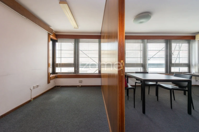 Escritório para Arrendamento em Lordelo do Ouro e Massarelos Foto 7