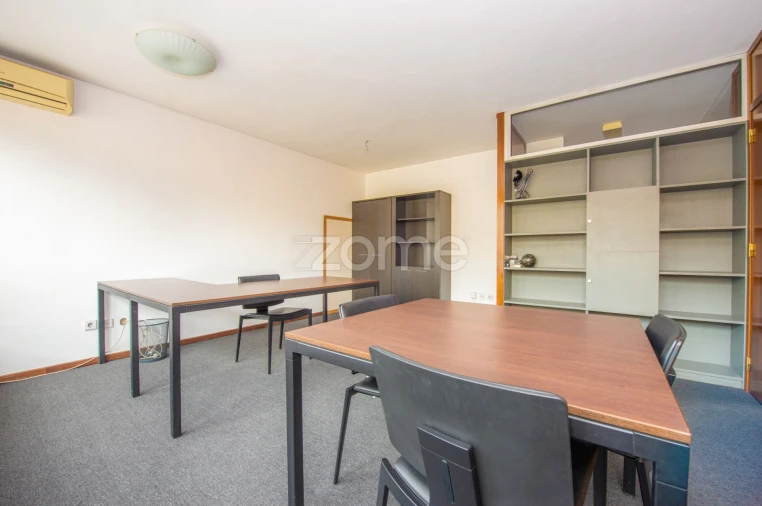 Escritório para Arrendamento em Lordelo do Ouro e Massarelos Foto 11