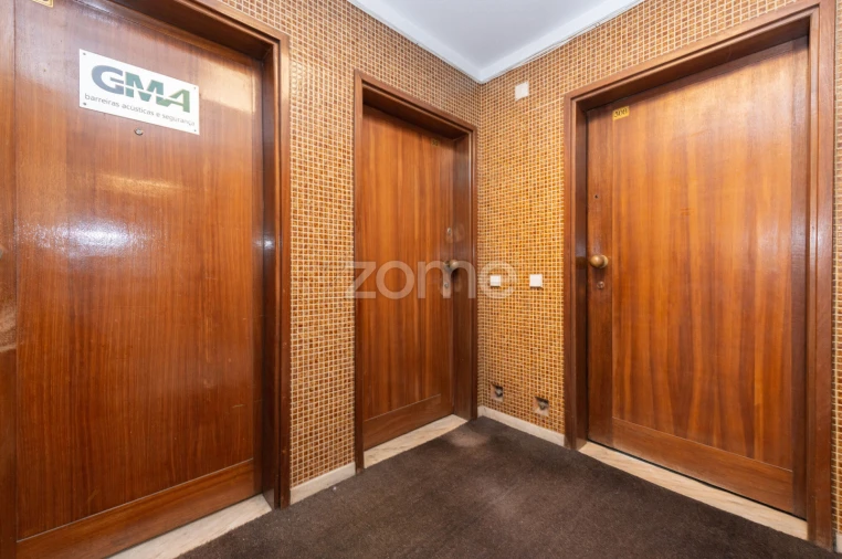 Escritório para Arrendamento em Lordelo do Ouro e Massarelos Foto 14