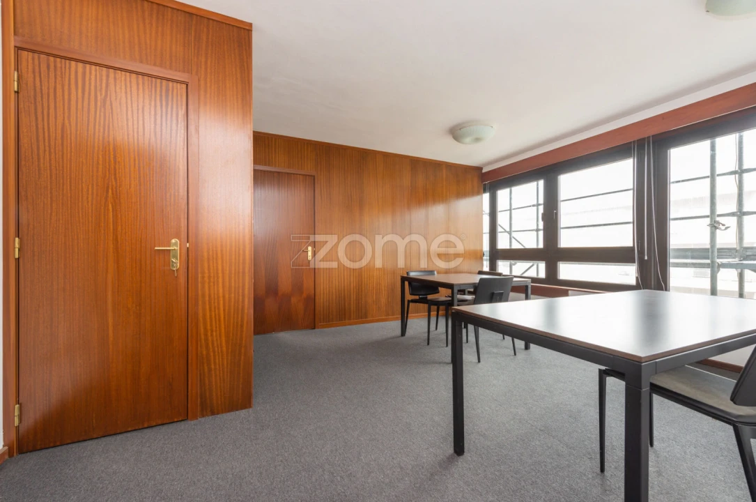 Escritório para Arrendamento em Lordelo do Ouro e Massarelos Foto 1