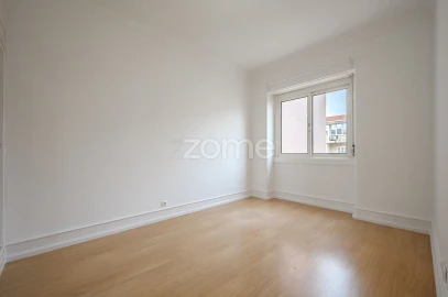 Apartamento T4 para Arrendamento em Areeiro