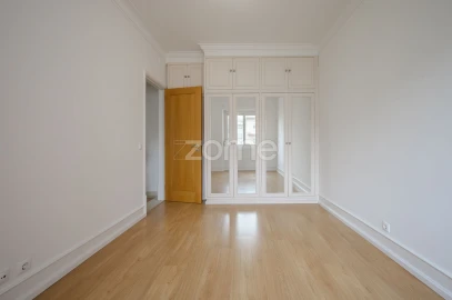 Apartamento T4 para Arrendamento em Areeiro