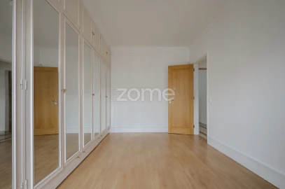 Apartamento T4 para Arrendamento em Areeiro