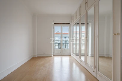 Apartamento T4 para Arrendamento em Areeiro