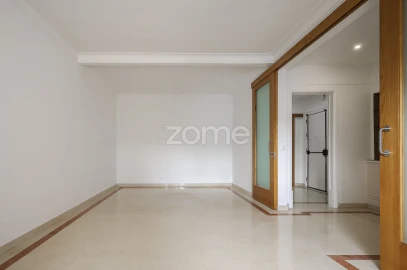 Apartamento T4 para Arrendamento em Areeiro