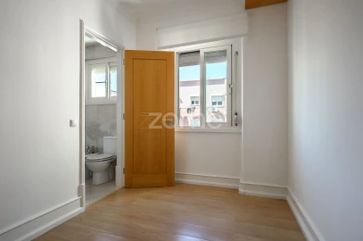 Apartamento T4 para Arrendamento em Areeiro