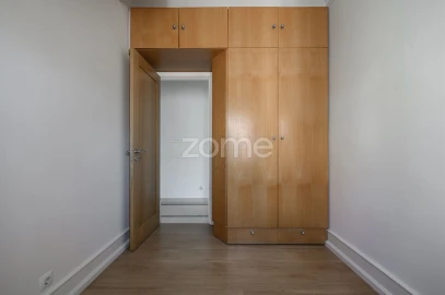 Apartamento T4 para Arrendamento em Areeiro