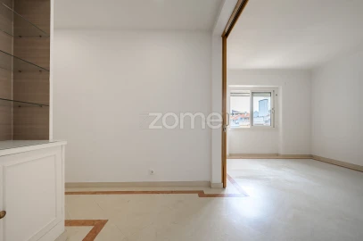 Apartamento T4 para Arrendamento em Areeiro