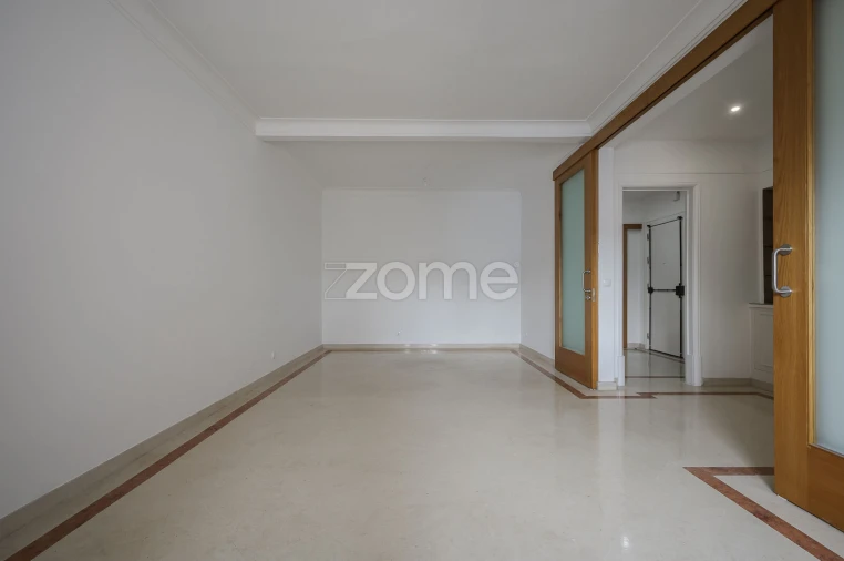 Apartamento T4 para Arrendamento em Areeiro Foto 13