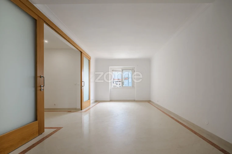 Apartamento T4 para Arrendamento em Areeiro Foto 16