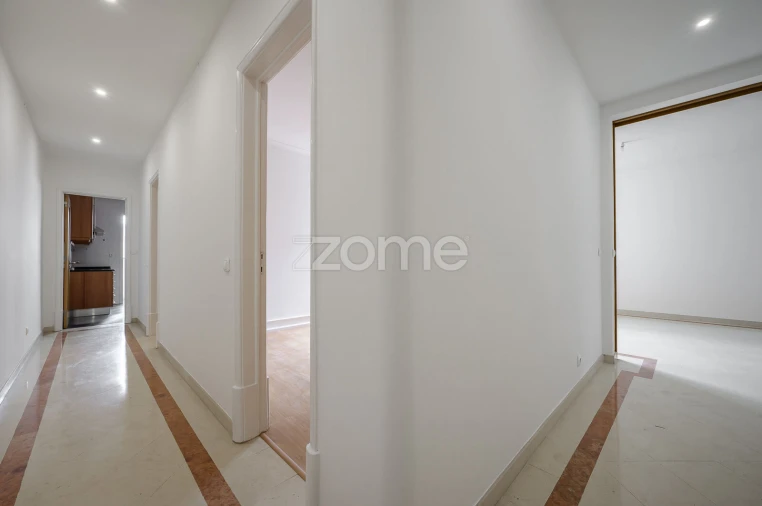 Apartamento T4 para Arrendamento em Areeiro Foto 17