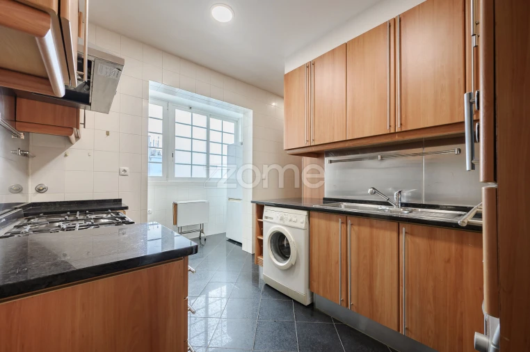 Apartamento T4 para Arrendamento em Areeiro Foto 24