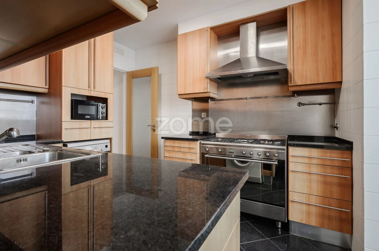 Apartamento T4 para Arrendamento em Areeiro Foto 27