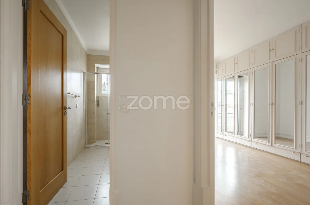 Apartamento T4 para Arrendamento em Areeiro Foto 4