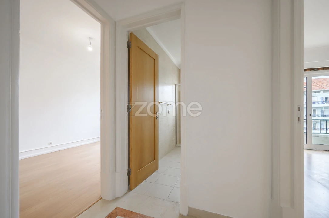 Apartamento T4 para Arrendamento em Areeiro Foto 5