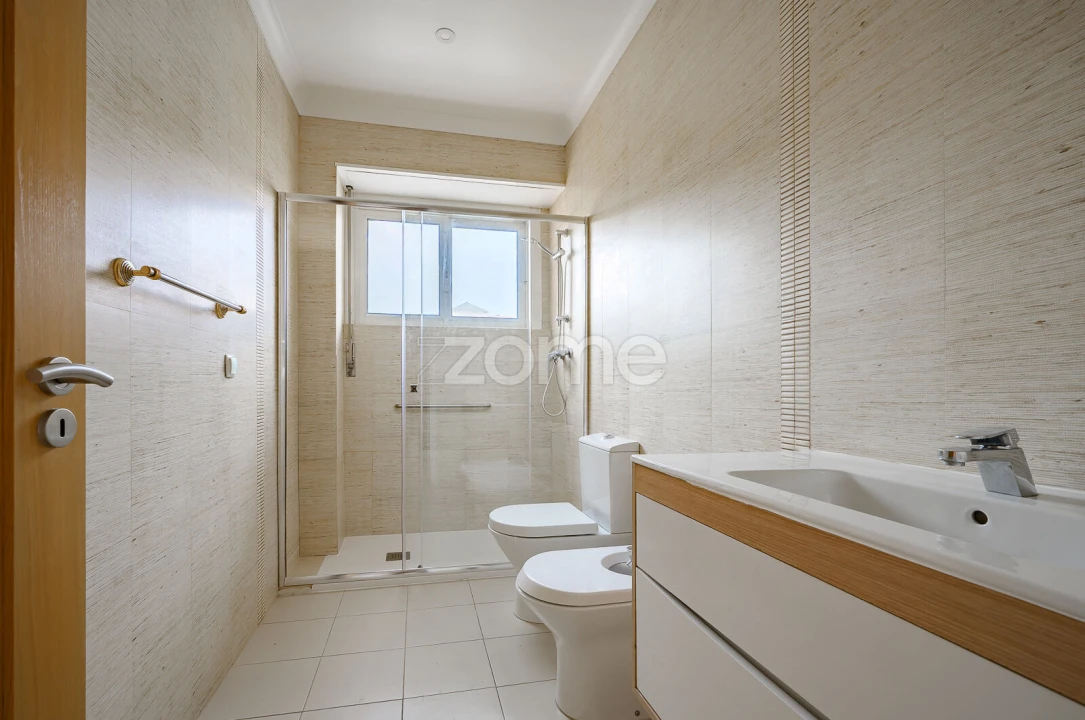 Apartamento T4 para Arrendamento em Areeiro Foto 6
