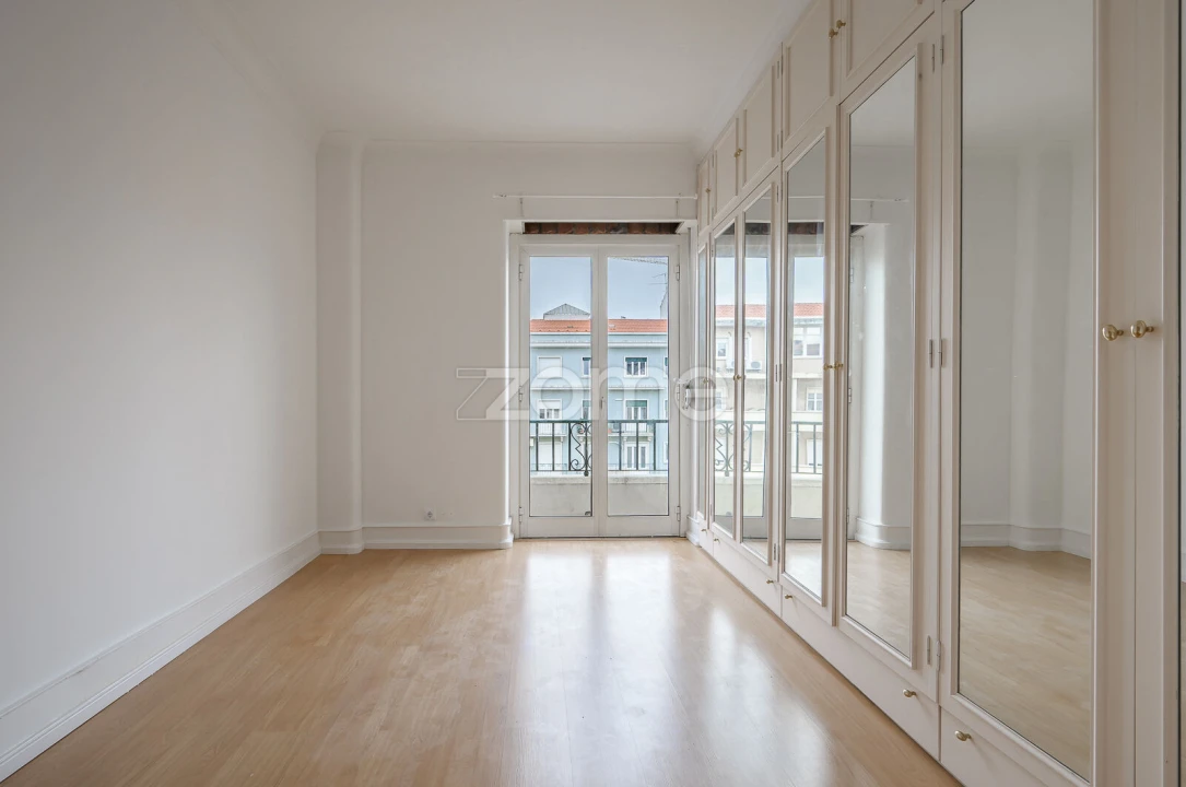 Apartamento T4 para Arrendamento em Areeiro Foto 9