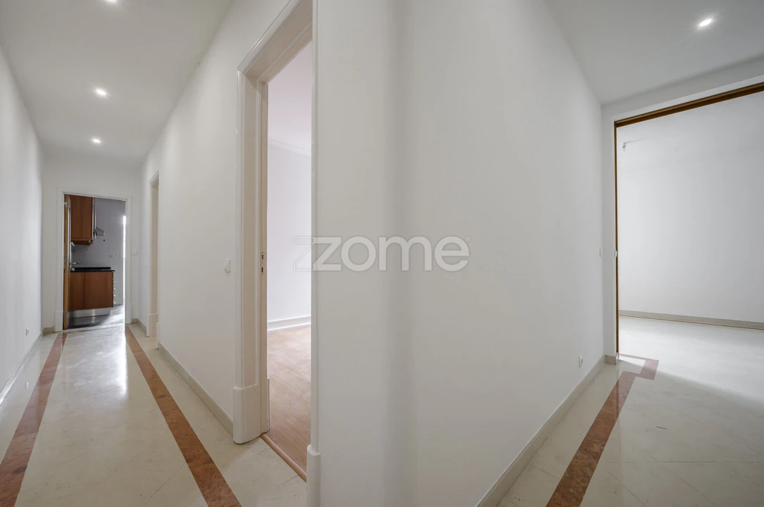 Apartamento T4 para Arrendamento em Areeiro Foto 17