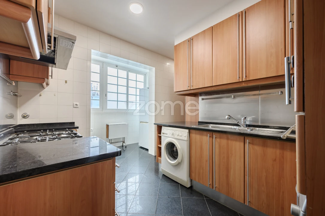 Apartamento T4 para Arrendamento em Areeiro Foto 24