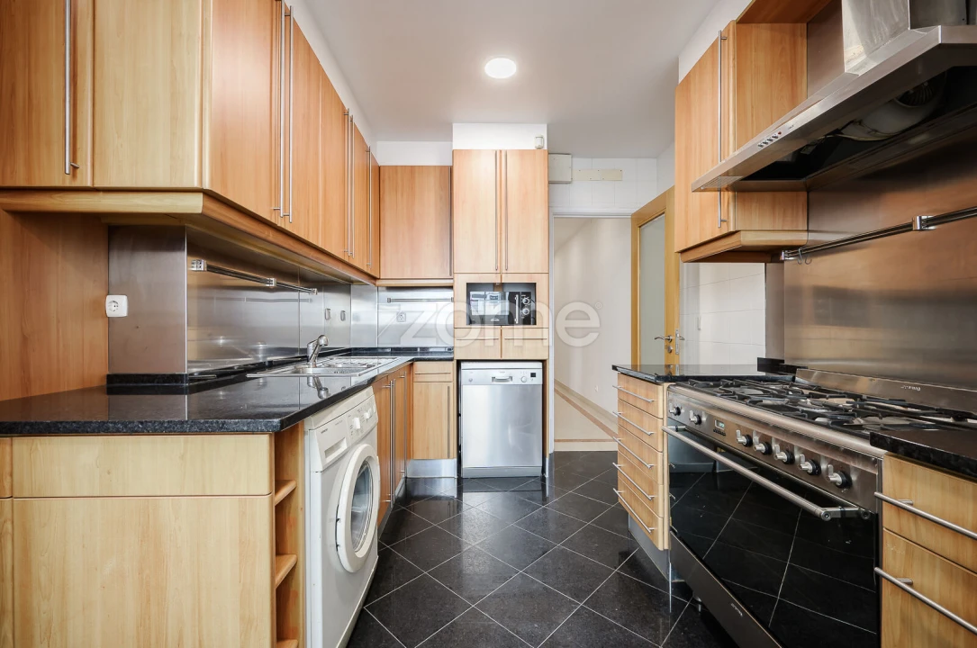 Apartamento T4 para Arrendamento em Areeiro Foto 26