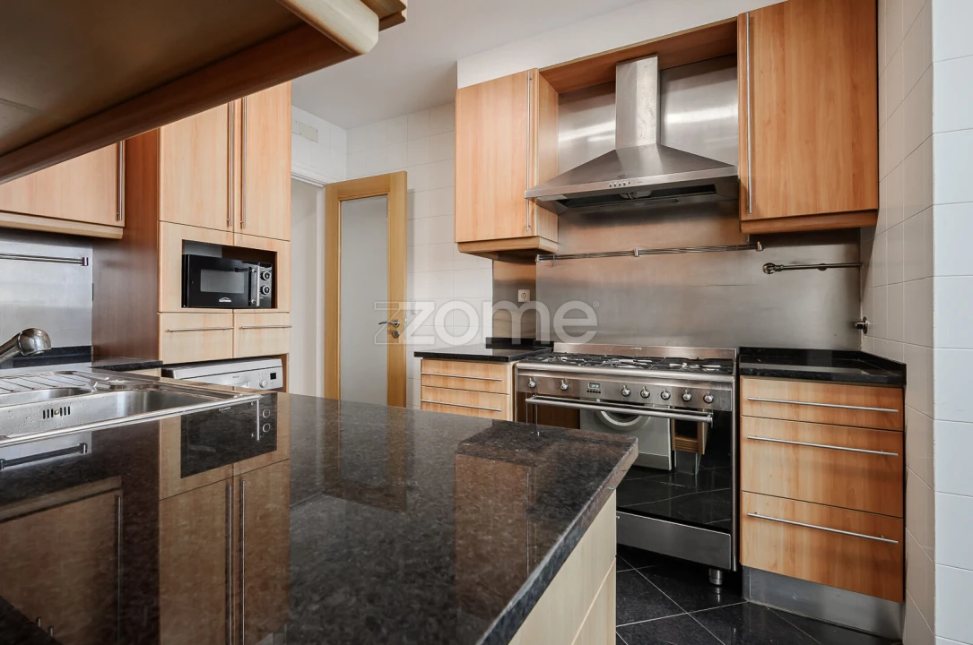 Apartamento T4 para Arrendamento em Areeiro Foto 27