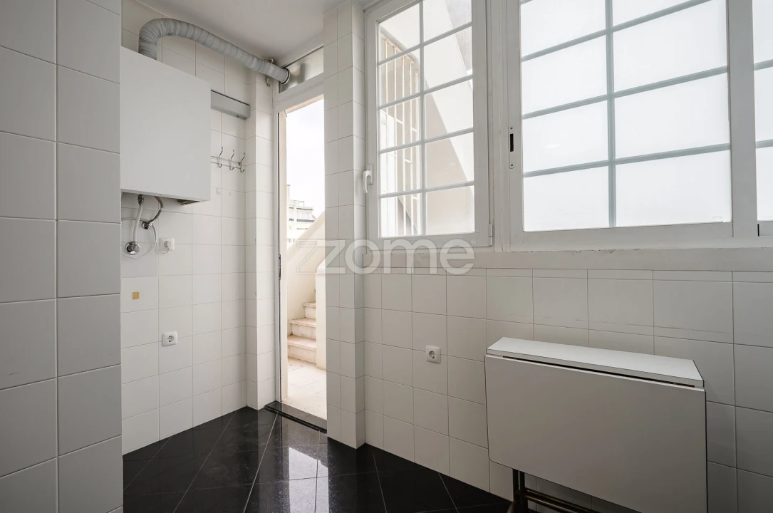 Apartamento T4 para Arrendamento em Areeiro Foto 30