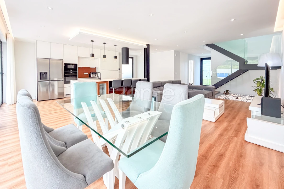 Moradia T4 para Venda em Cabouco Foto 13