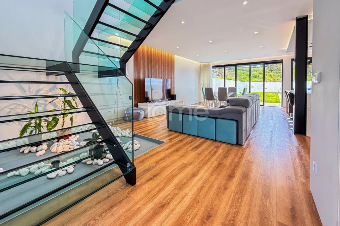 Moradia T4 para Venda em Cabouco Foto 5