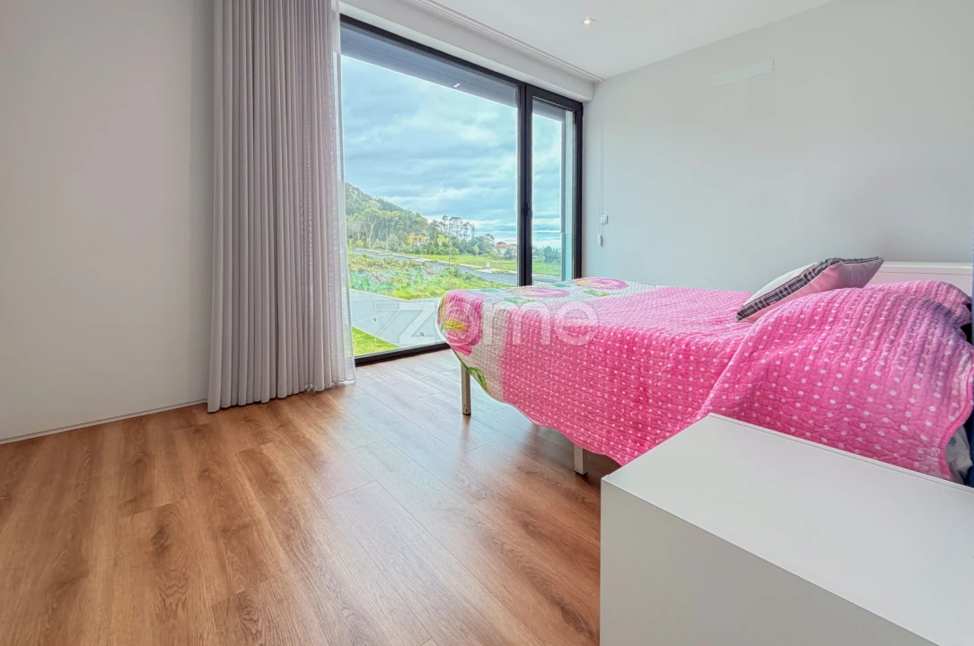 Moradia T4 para Venda em Cabouco Foto 22