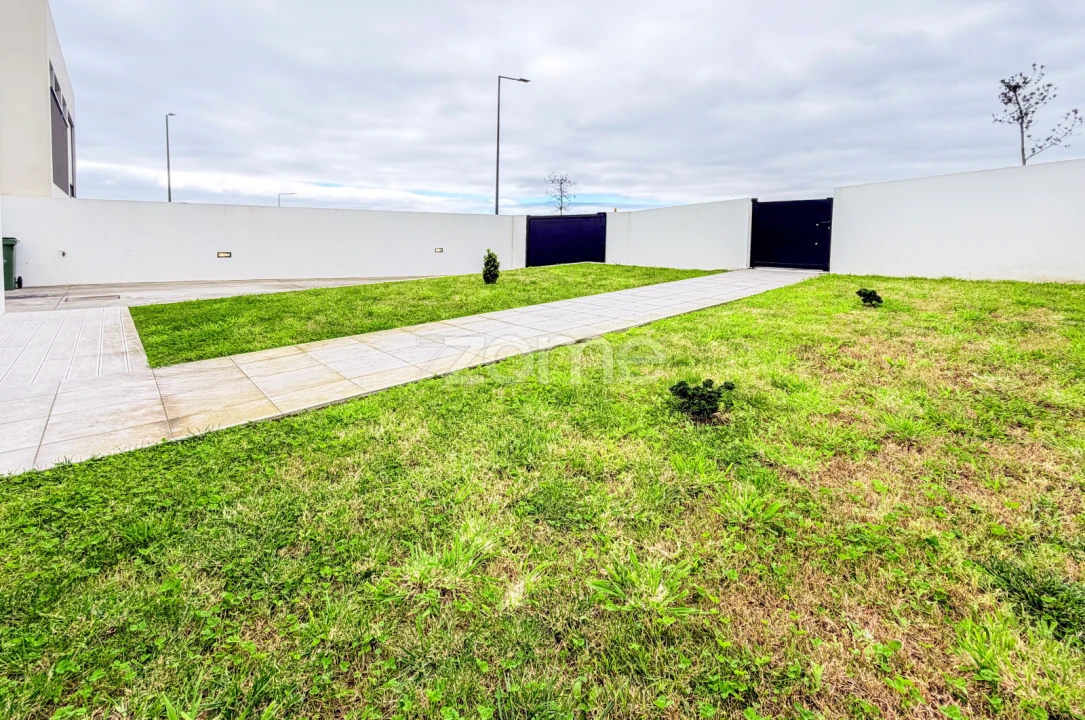 Moradia T4 para Venda em Cabouco Foto 28