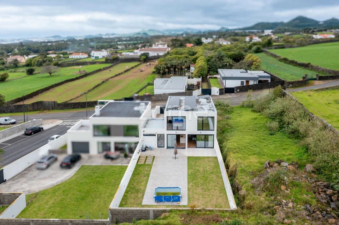 Moradia T4 para Venda em Cabouco Foto 31