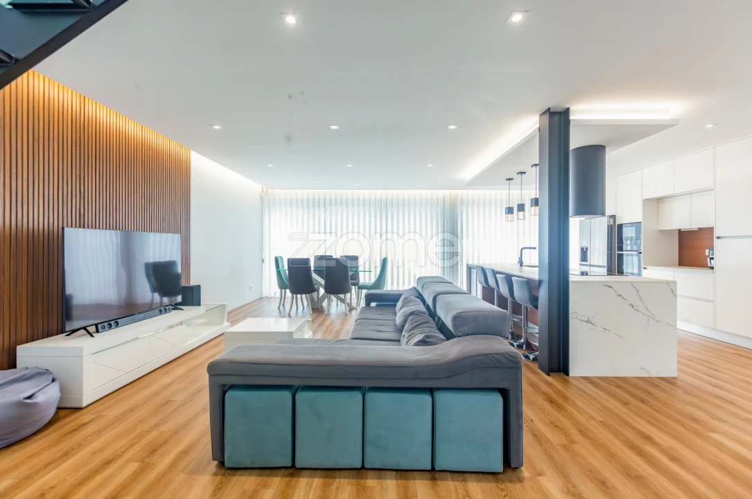 Moradia T4 para Venda em Cabouco Foto 6