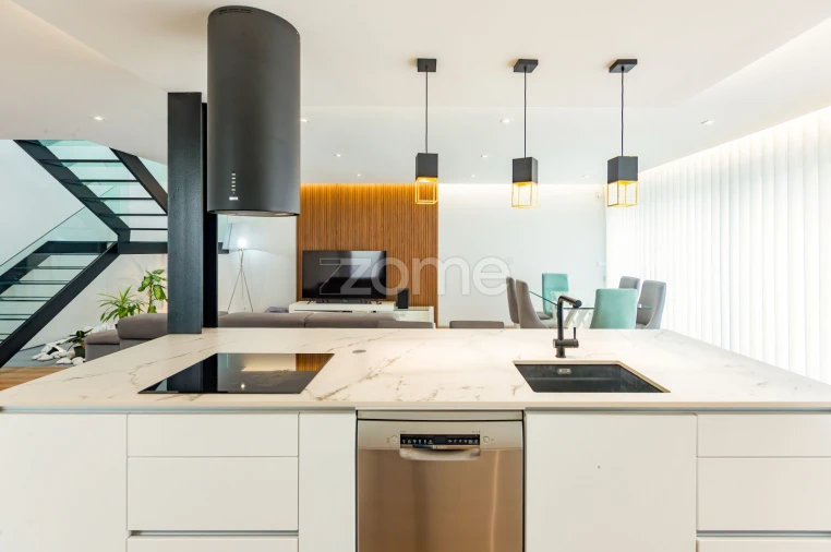 Moradia T4 para Venda em Cabouco Foto 11