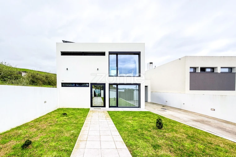 Moradia T4 para Venda em Cabouco Foto 1